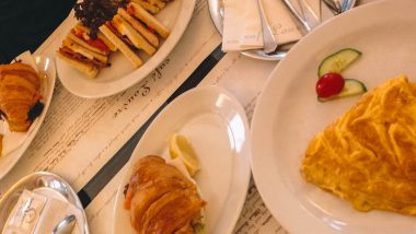 Lunchen of ontbijten in Café Louvre