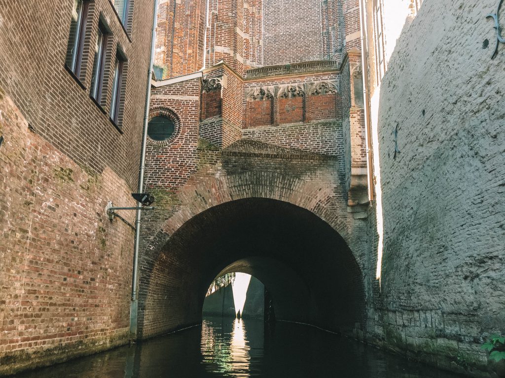 Bootje varen over de Binnendieze