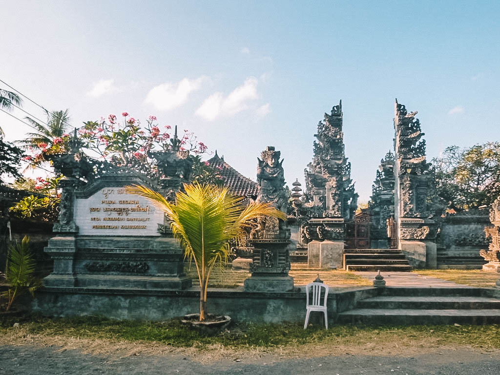 Tempel Lovina Beach