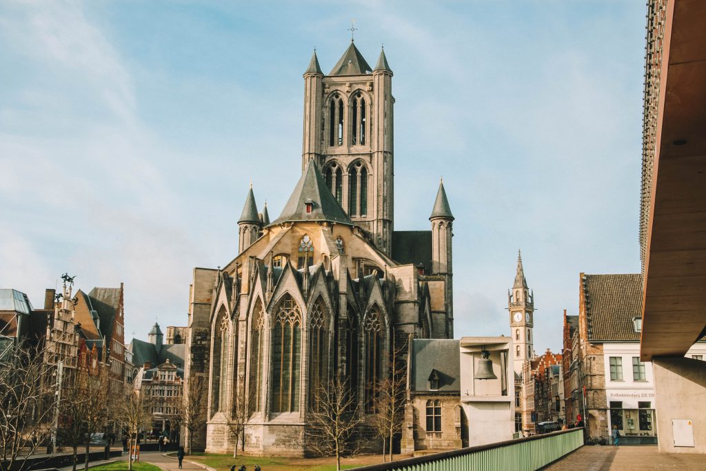 De Korenmarkt en de Sint-Niklaaskerk