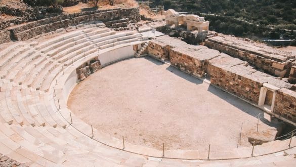 Binnenkant oude theater Milos