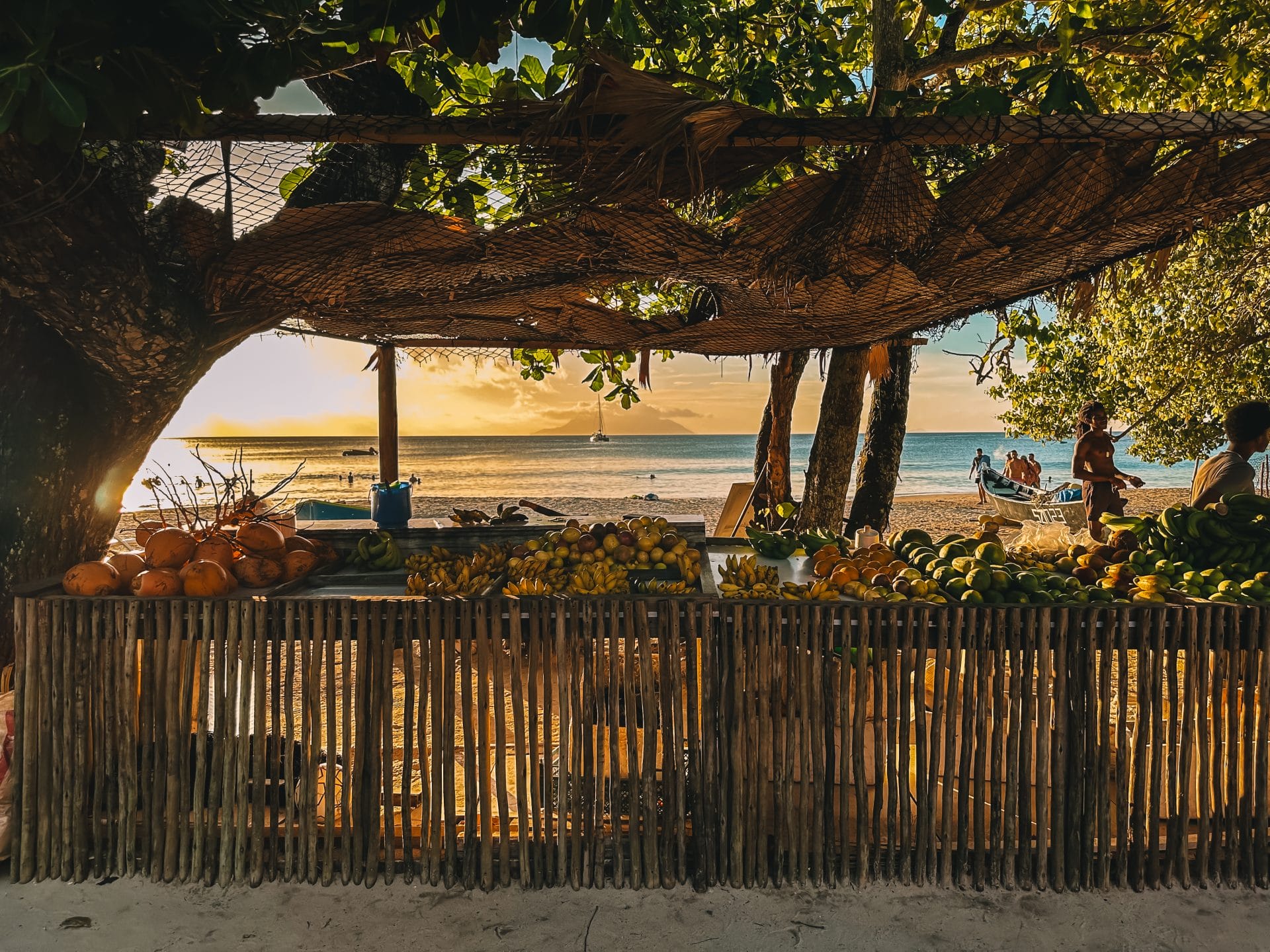 Beau Vallon Beach Mahe Fruitkraam